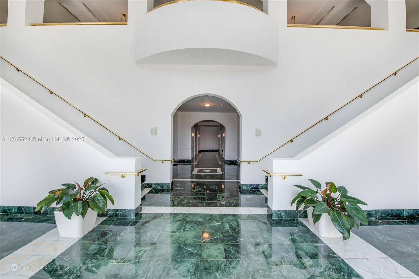 800 Claughton Island Dr #2202, Miami FL 33131