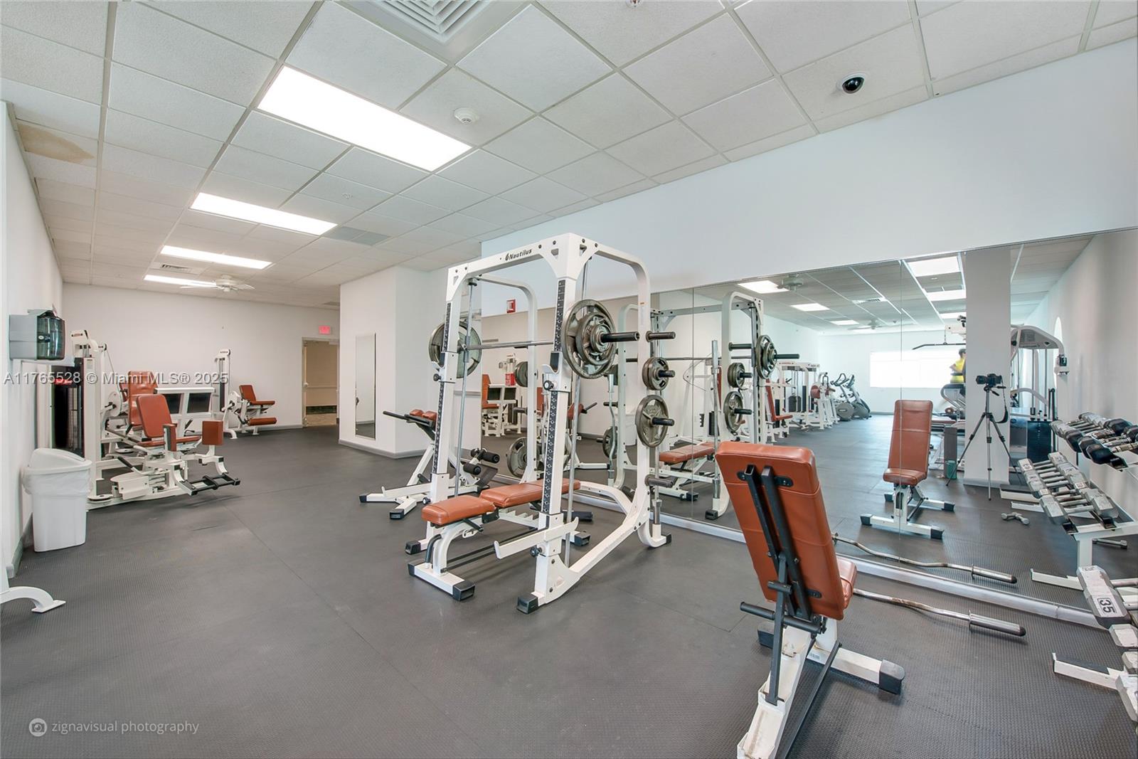 800 Claughton Island Dr #2202, Miami FL 33131
