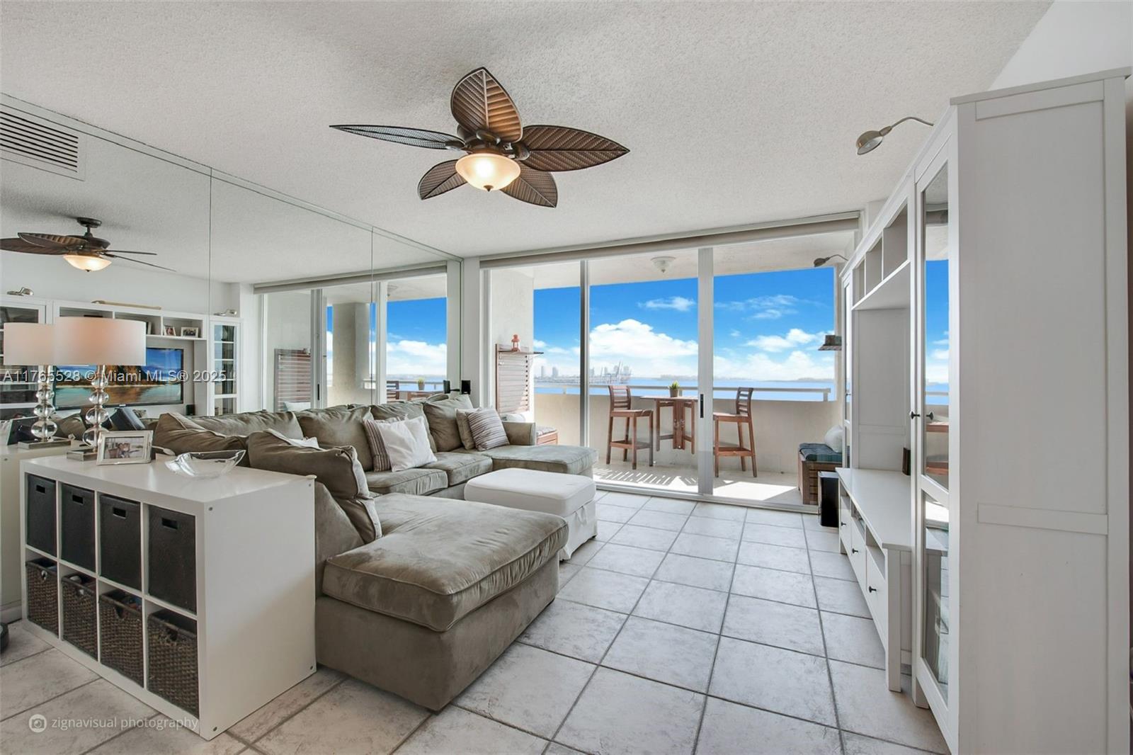800 Claughton Island Dr #2202, Miami FL 33131