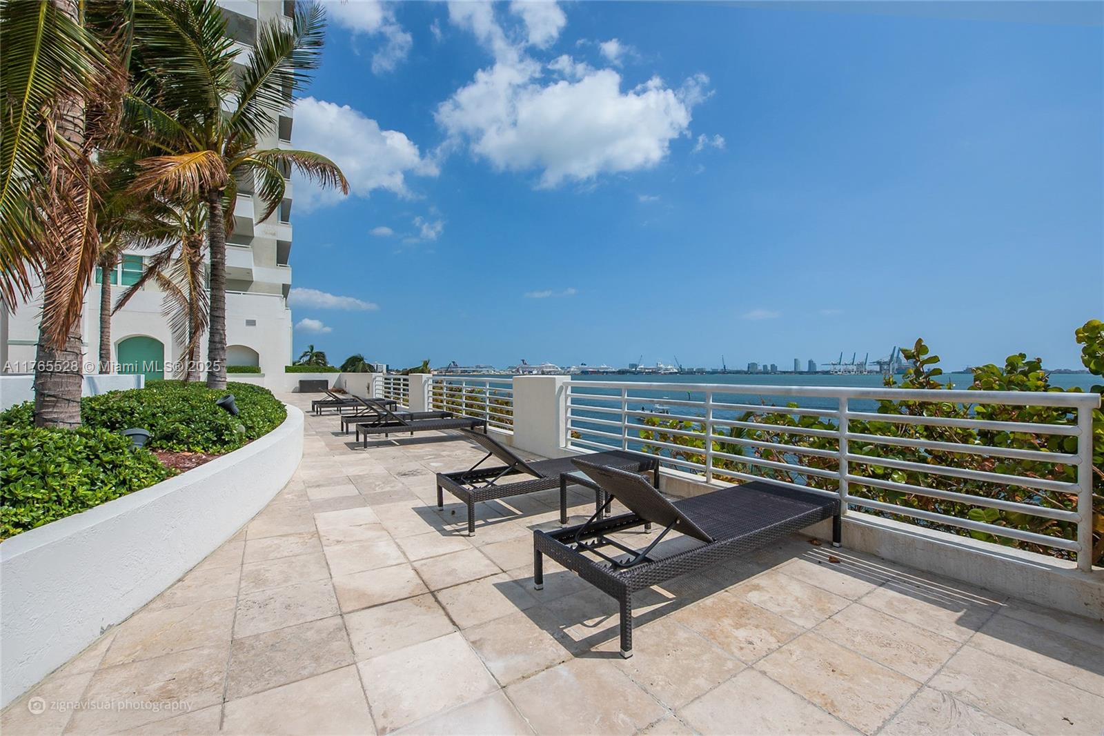 800 Claughton Island Dr #2202, Miami FL 33131