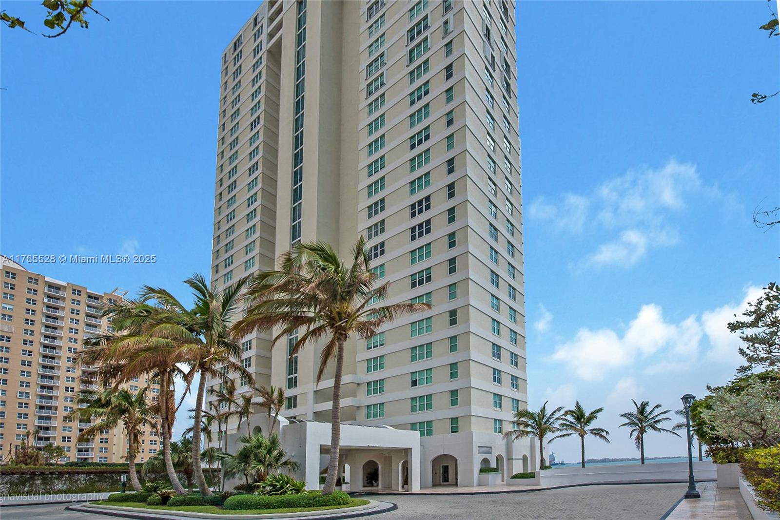 800 Claughton Island Dr #2202, Miami FL 33131