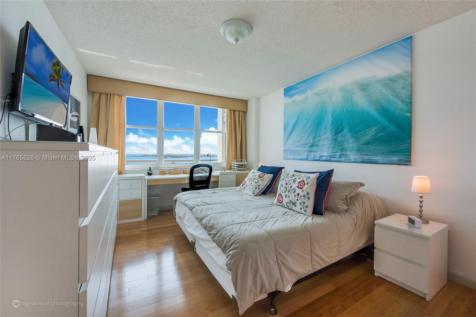 800 Claughton Island Dr #2202, Miami FL 33131