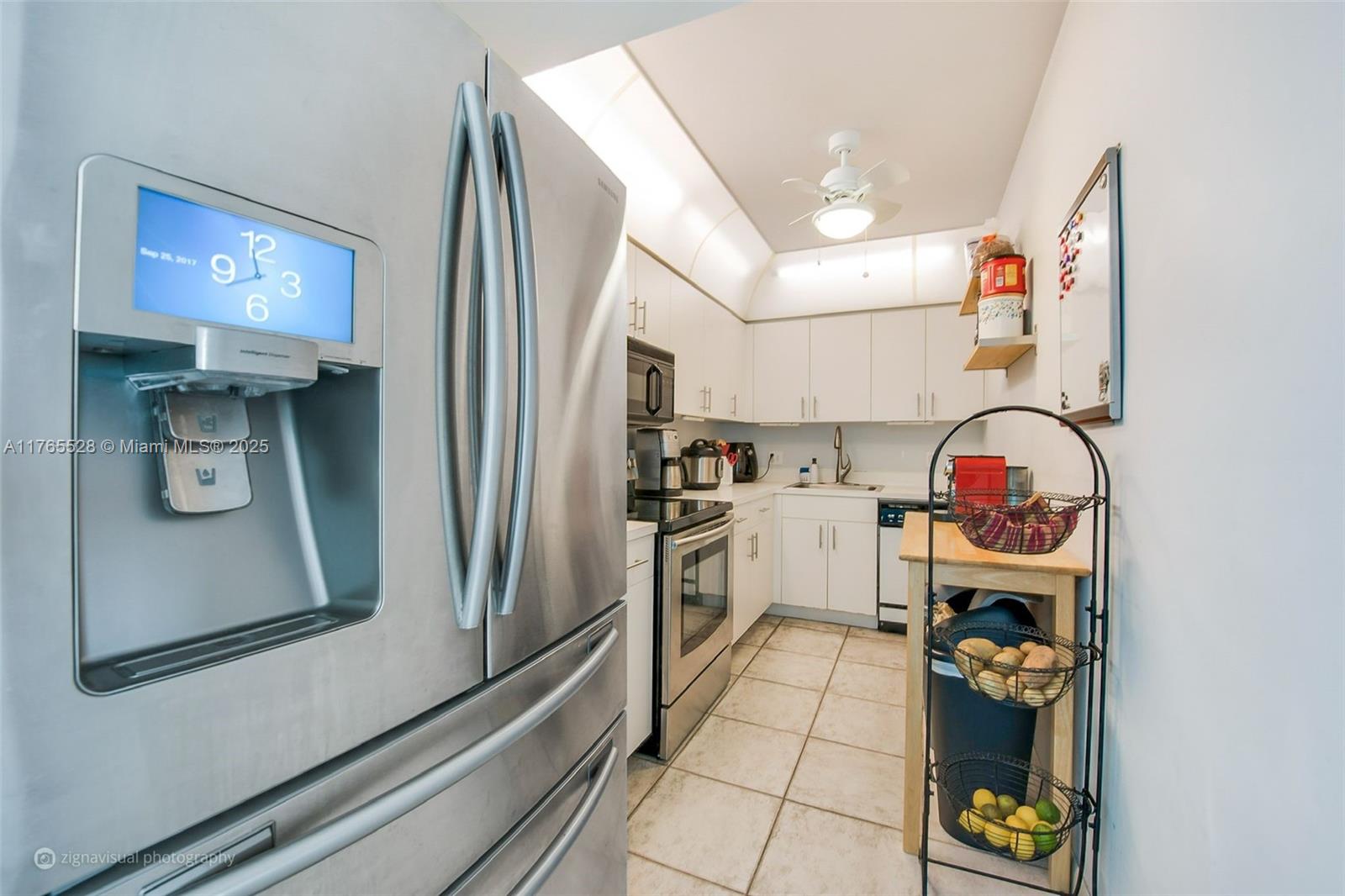 800 Claughton Island Dr #2202, Miami FL 33131