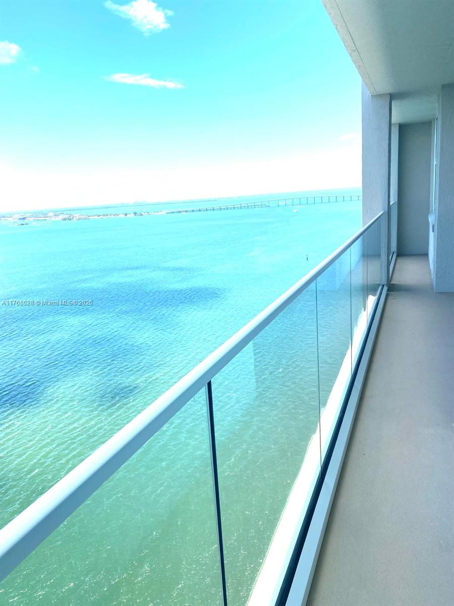 800 Claughton Island Dr #2202, Miami FL 33131