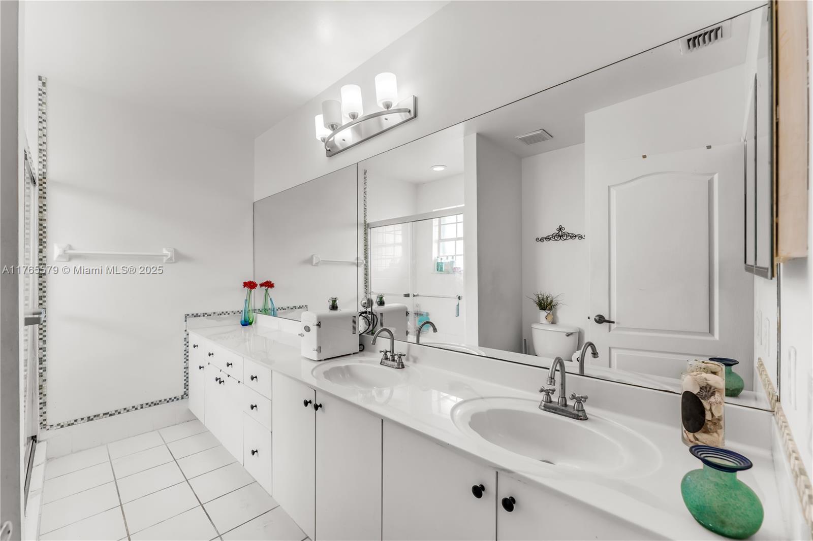789 NE 195th St, Miami, Florida image 16