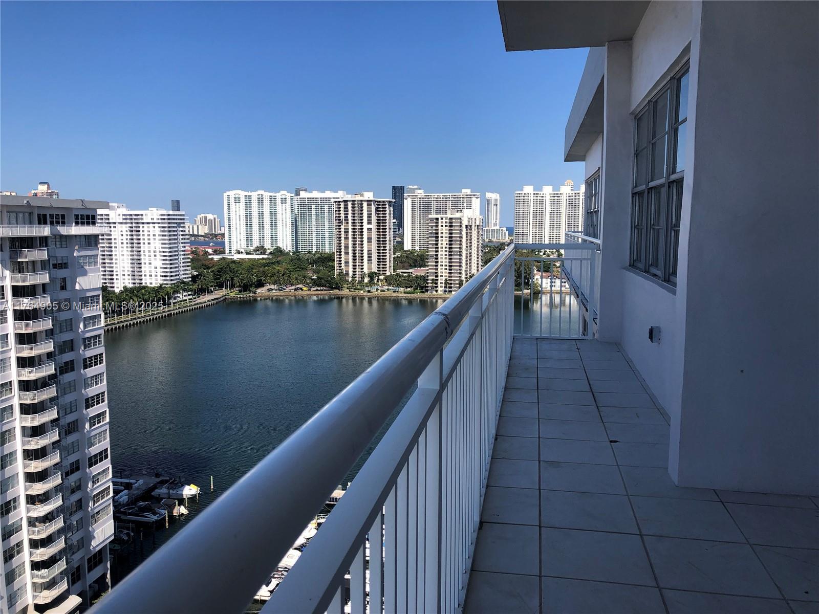 18041 Biscayne Blvd #PH02, Aventura, Florida image 19