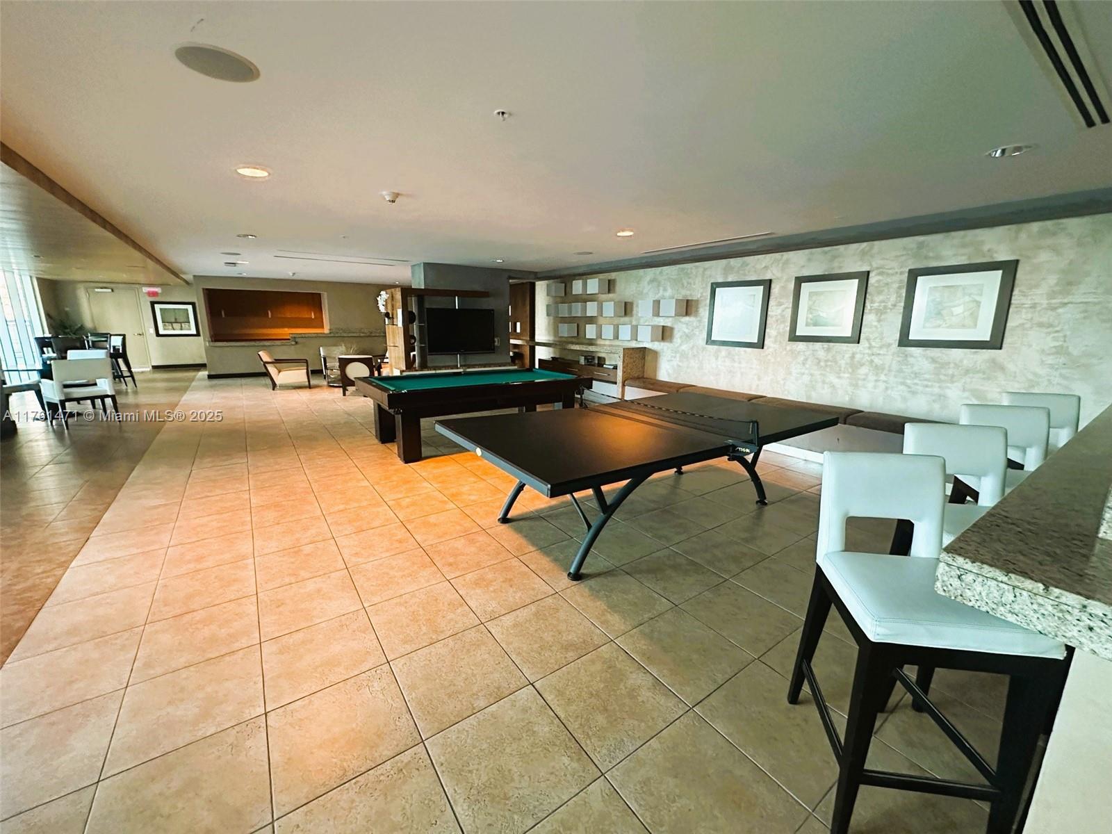 60 SW 13th St #1807, Miami FL 33130