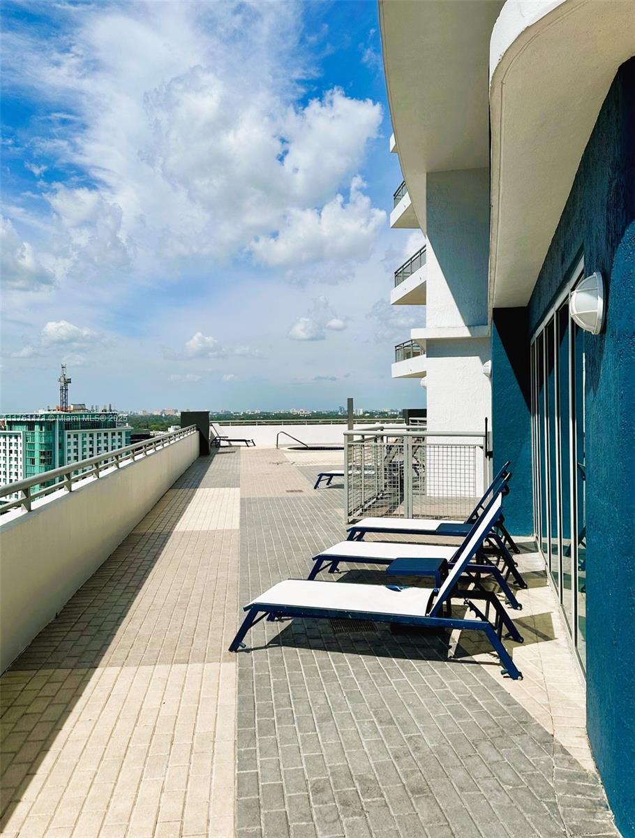 60 SW 13th St #1807, Miami FL 33130