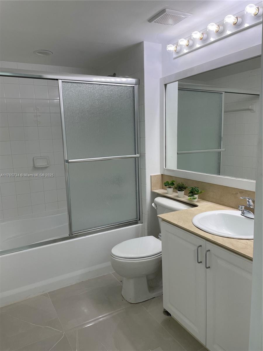 1155 Brickell Bay Dr #307, Miami FL 33131