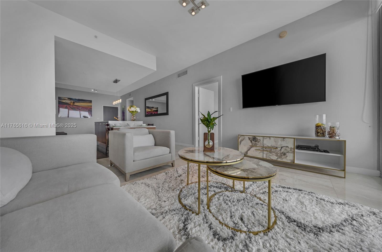 900 Biscayne Blvd #3107, Miami FL 33132