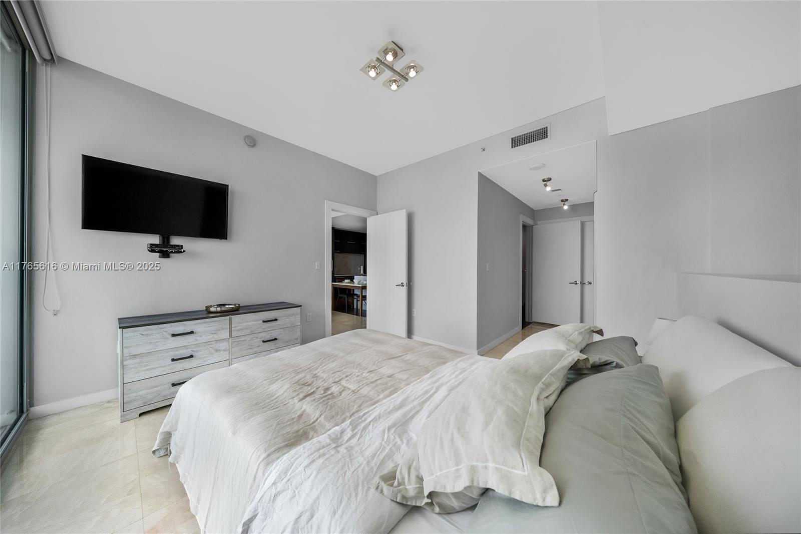 900 Biscayne Blvd #3107, Miami FL 33132