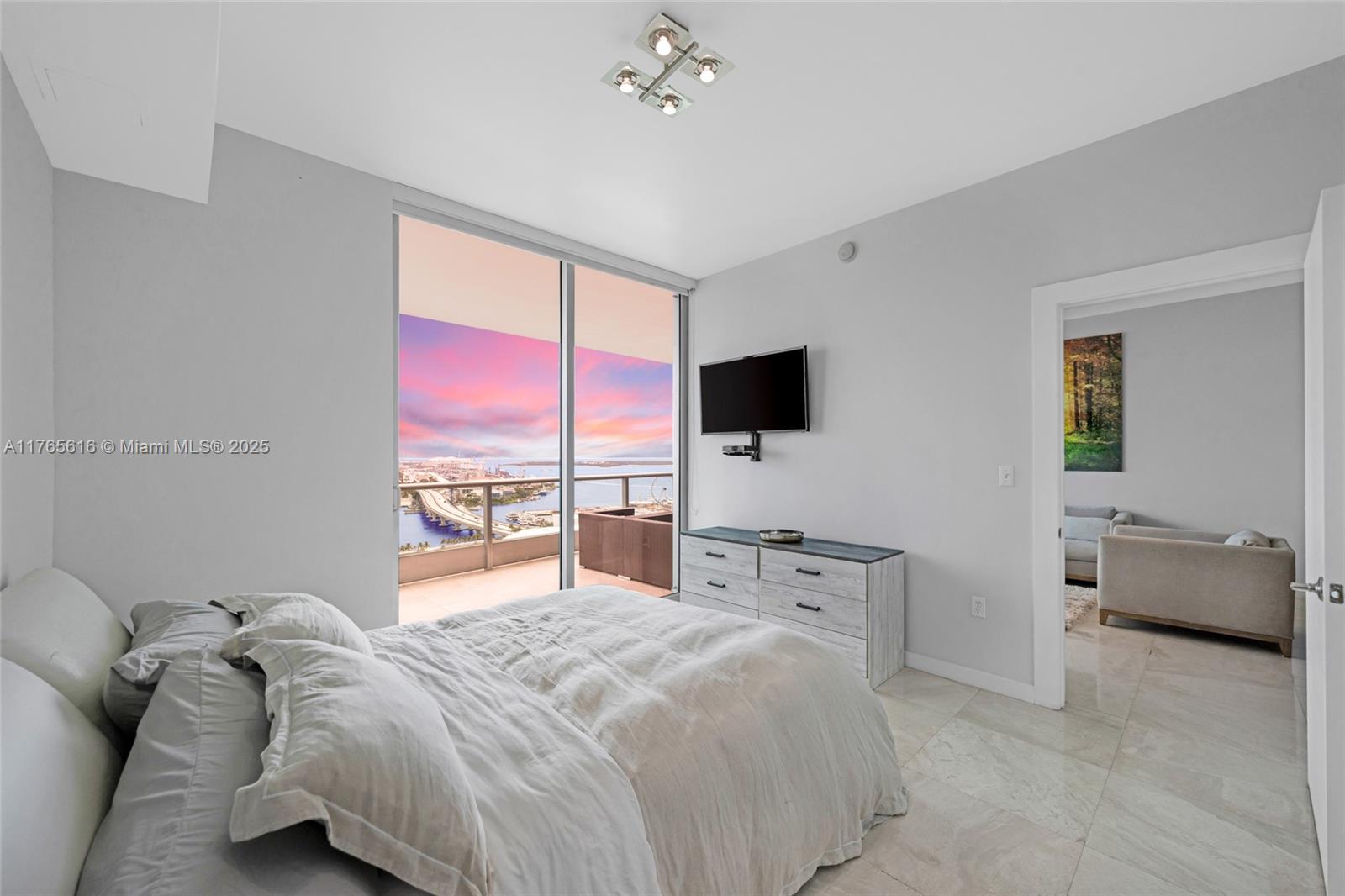 900 Biscayne Blvd #3107, Miami FL 33132