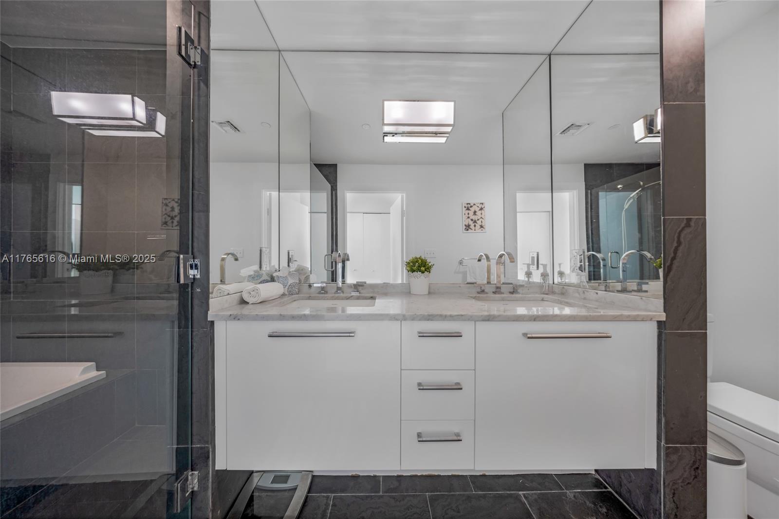 900 Biscayne Blvd #3107, Miami FL 33132
