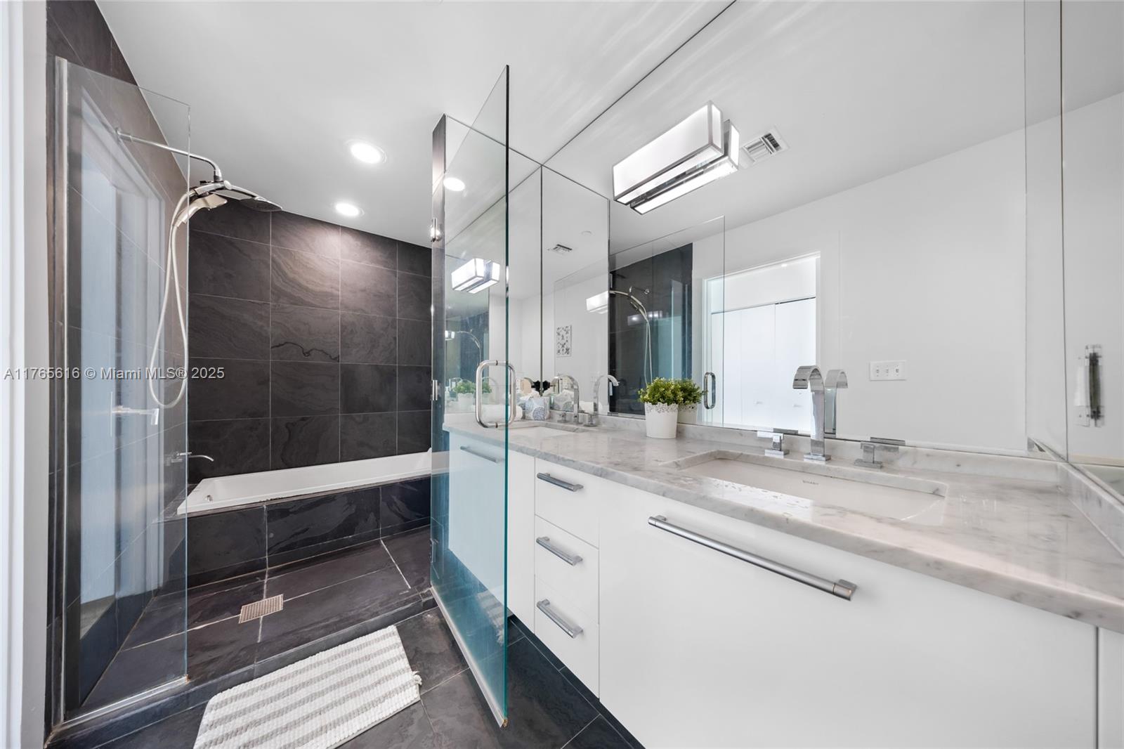 900 Biscayne Blvd #3107, Miami FL 33132
