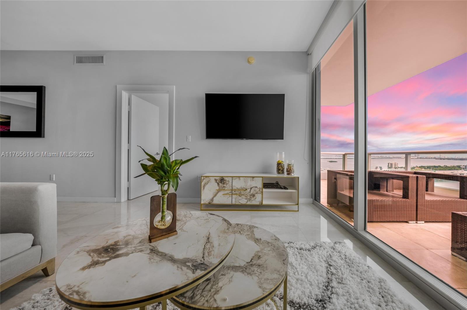900 Biscayne Blvd #3107, Miami FL 33132