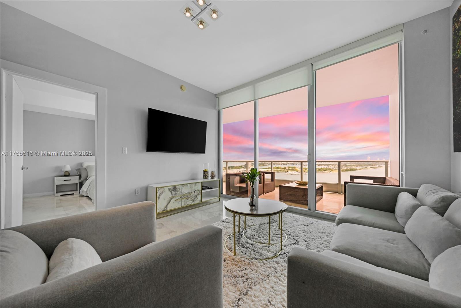 900 Biscayne Blvd #3107, Miami FL 33132
