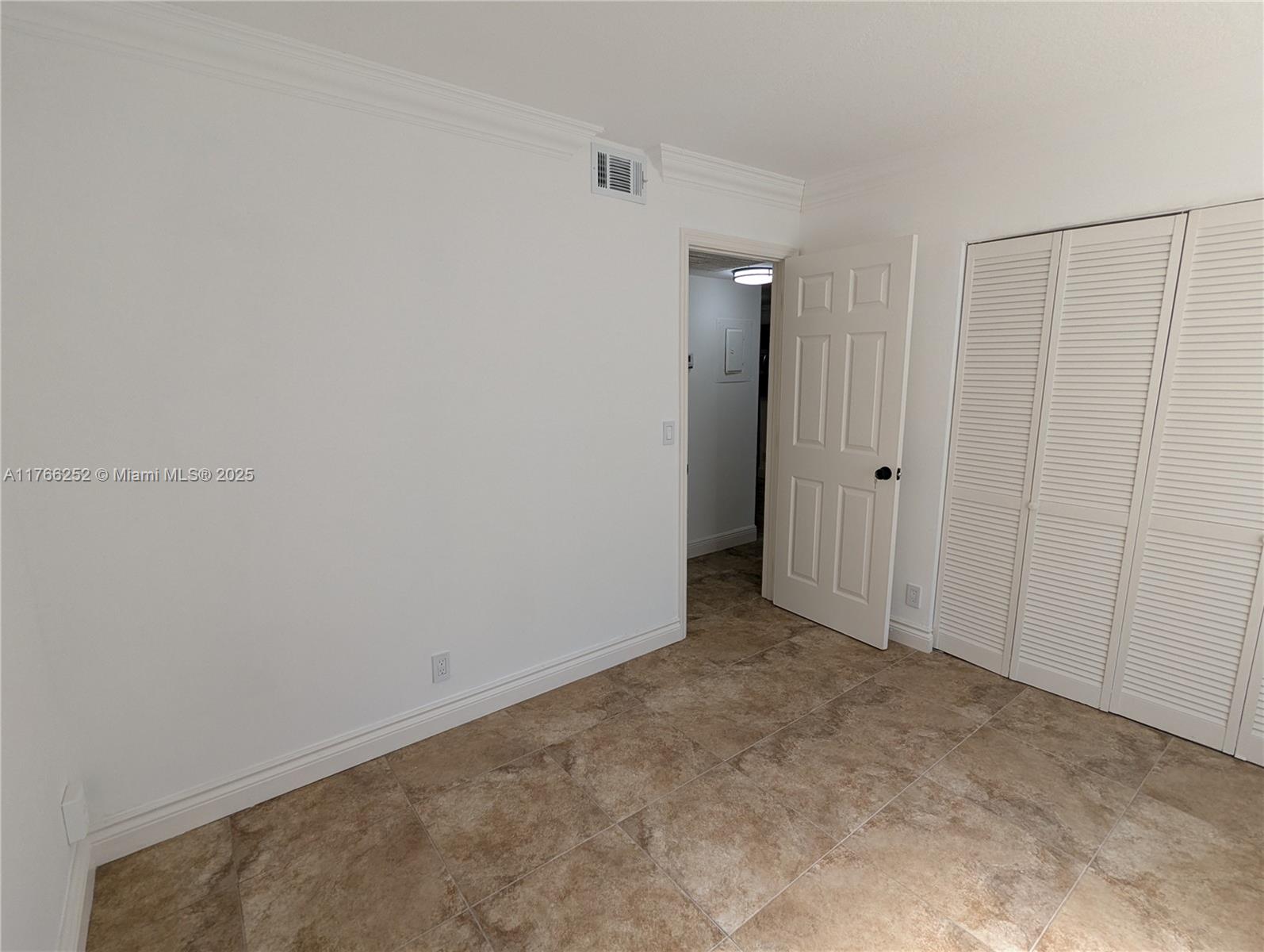 836 Twin Lakes Dr #19-B, Coral Springs, Florida image 26