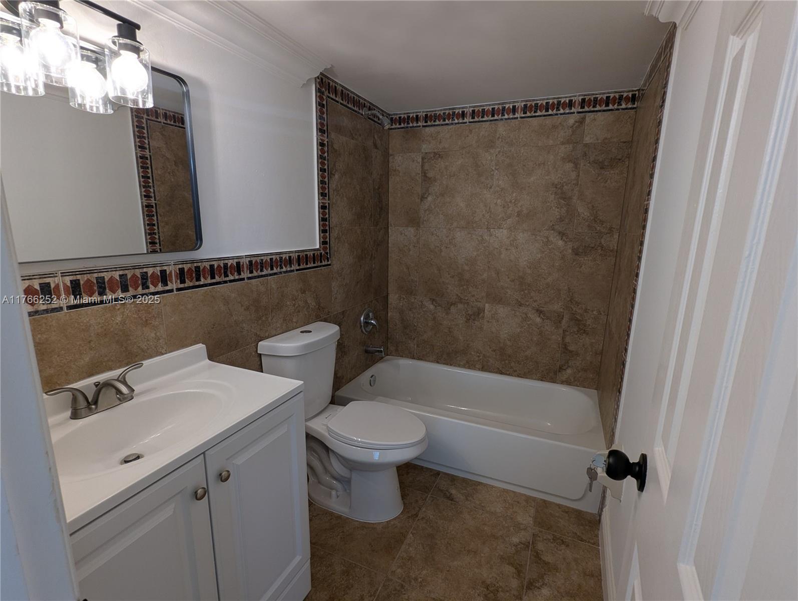 836 Twin Lakes Dr #19-B, Coral Springs, Florida image 32