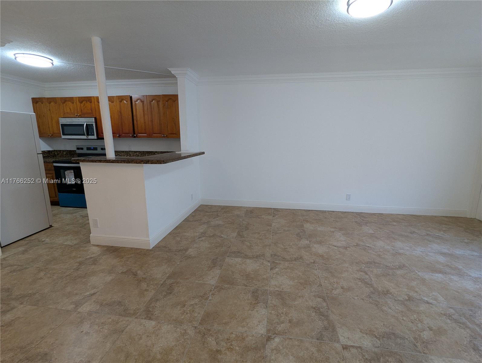 836 Twin Lakes Dr #19-B, Coral Springs, Florida image 8