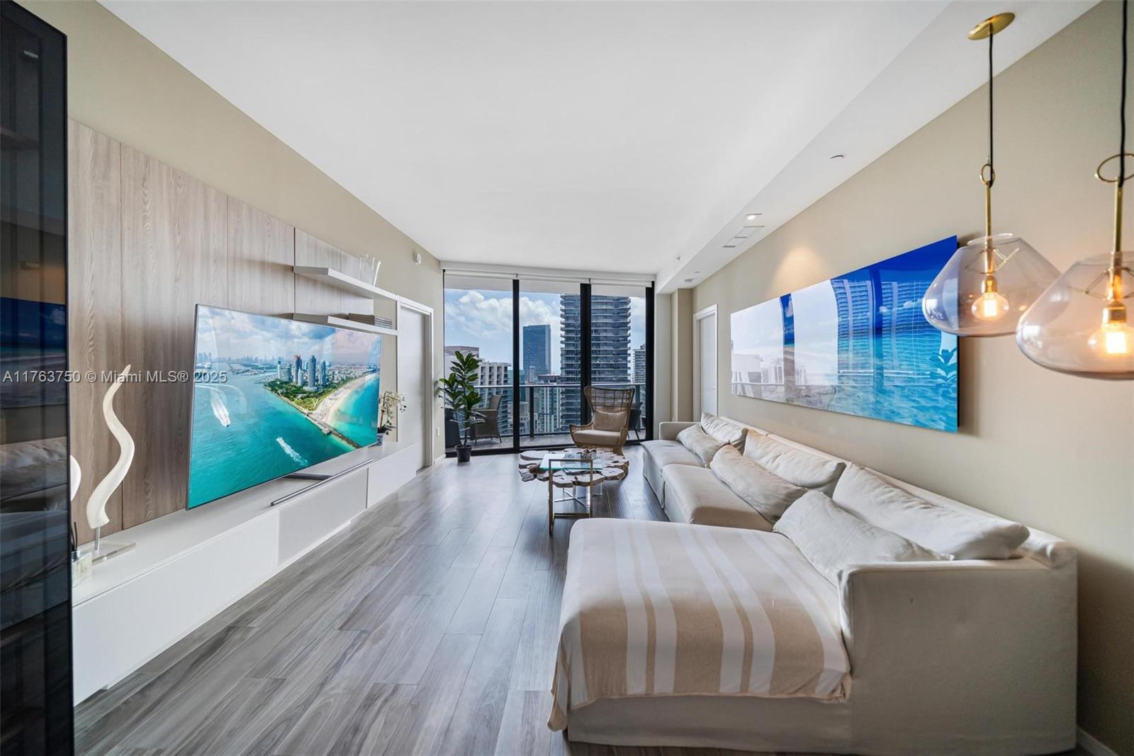 Condo for Sale in Miami, FL