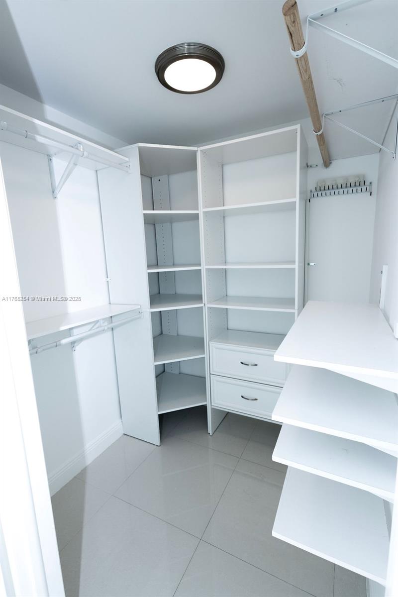 350 S Miami Ave #2112, Miami FL 33130