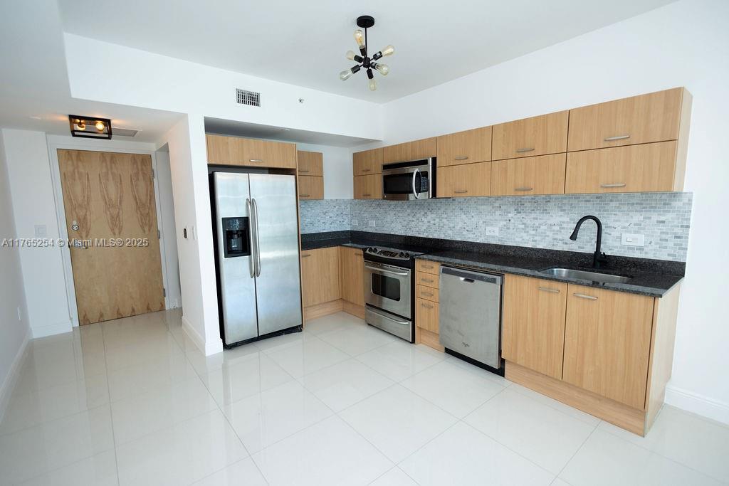 350 S Miami Ave #2112, Miami FL 33130
