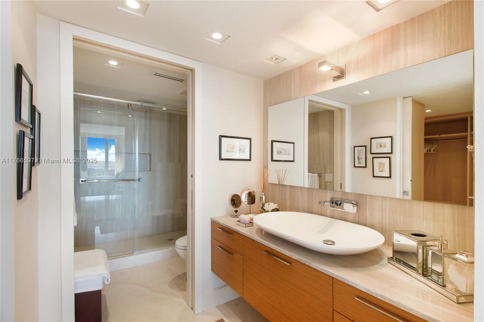 881 Ocean Dr #25E, Key Biscayne FL 33149