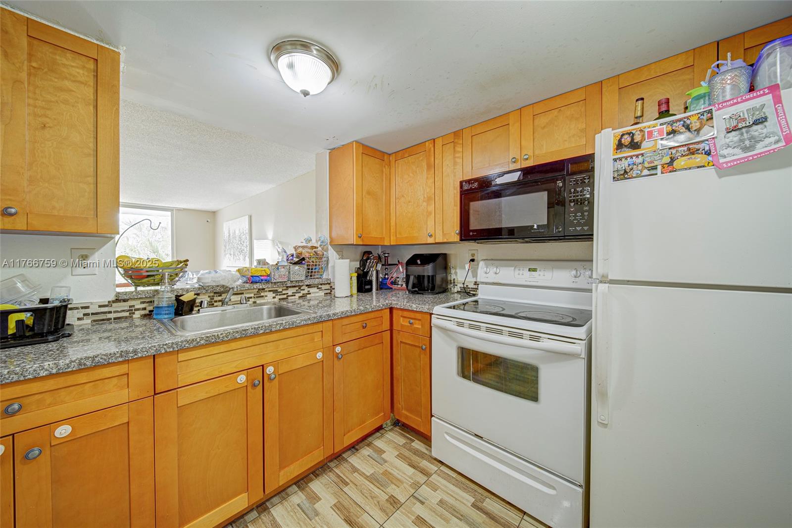 Listing Photo 9