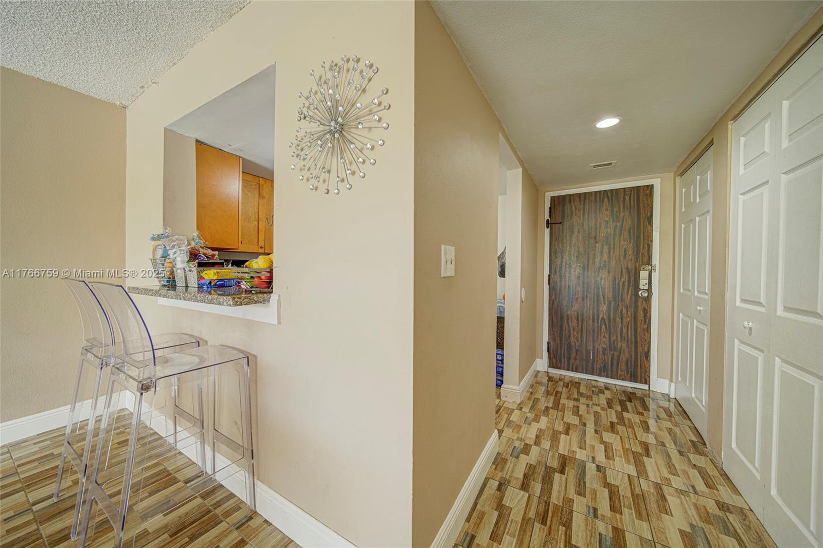 Listing Photo 12