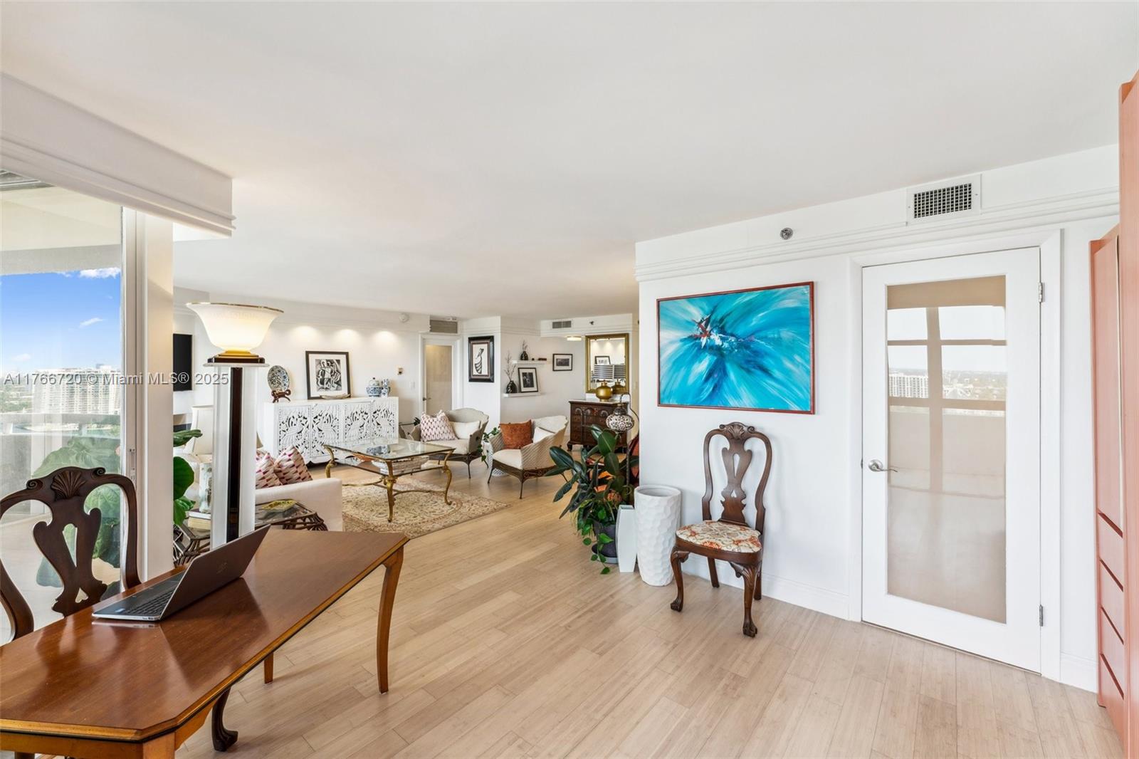 Listing Photo 11