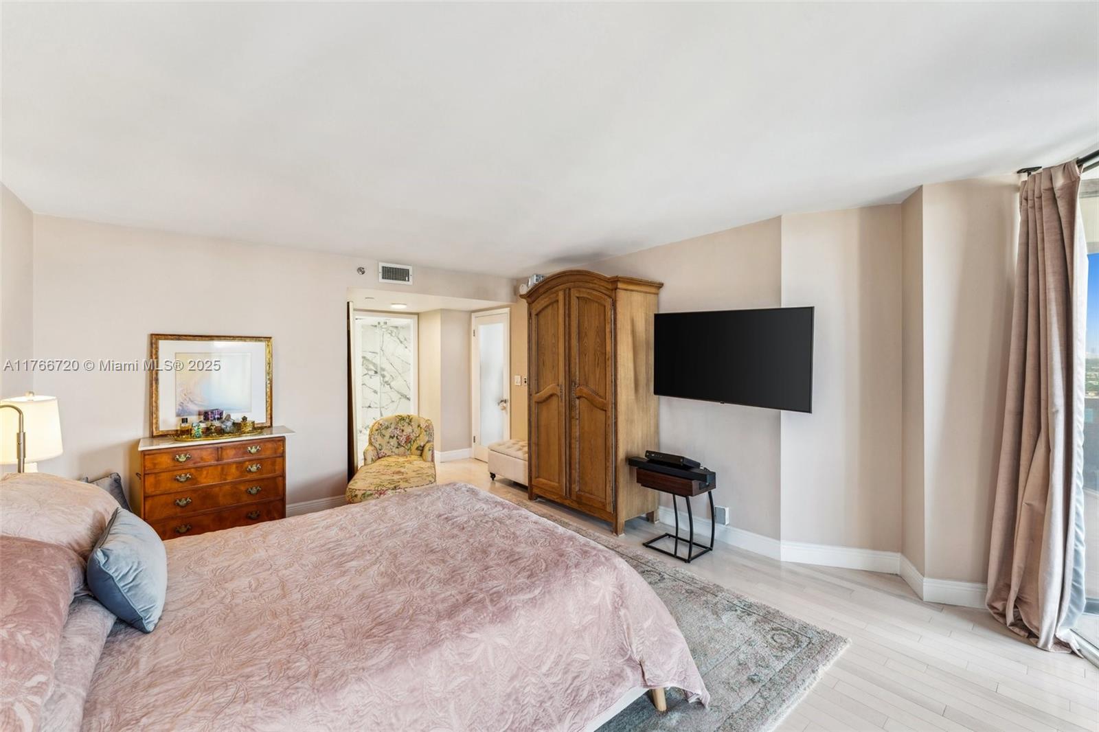Listing Photo 6