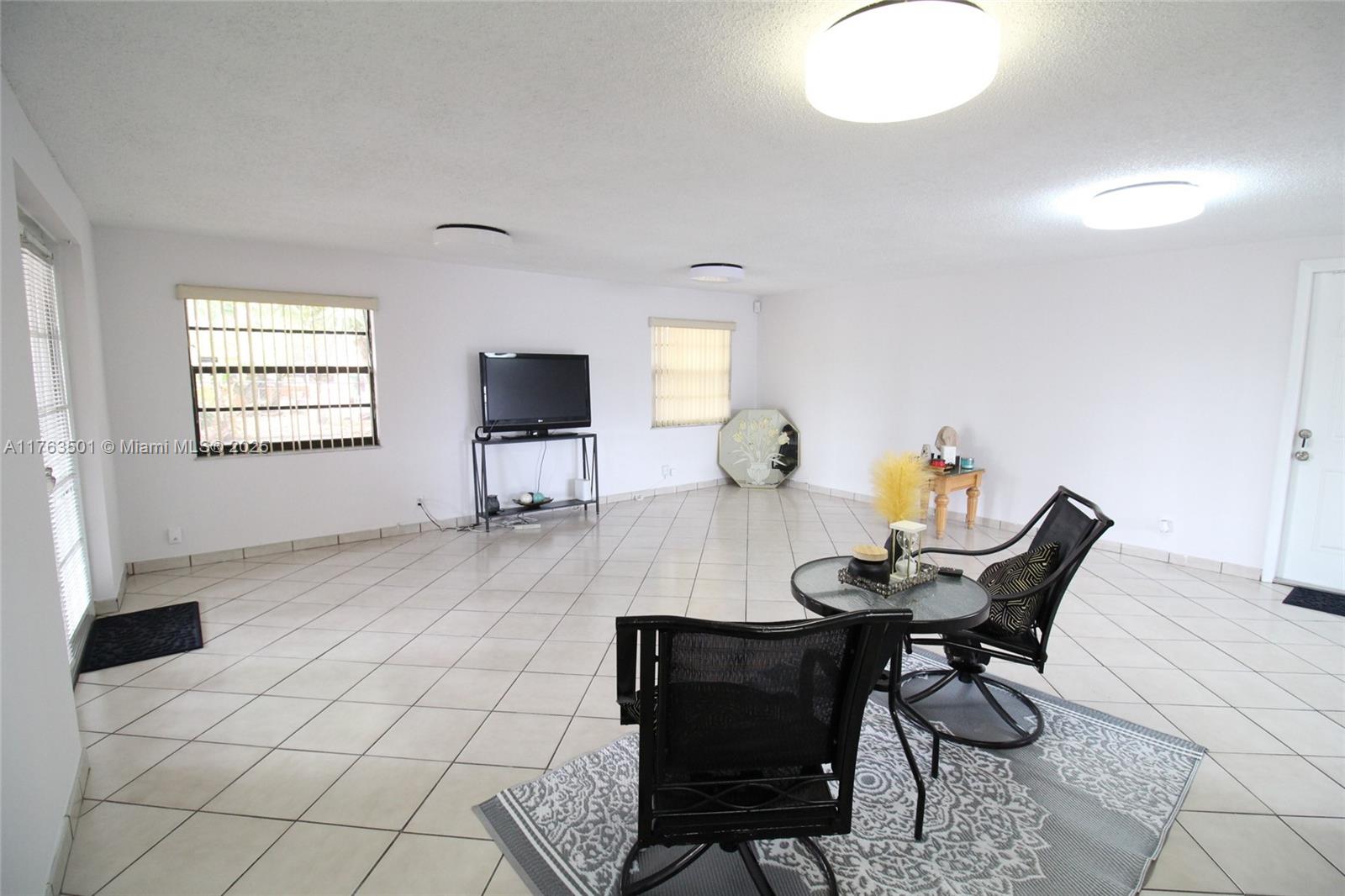 11040 NW 60 Ct, Hialeah, Florida image 9