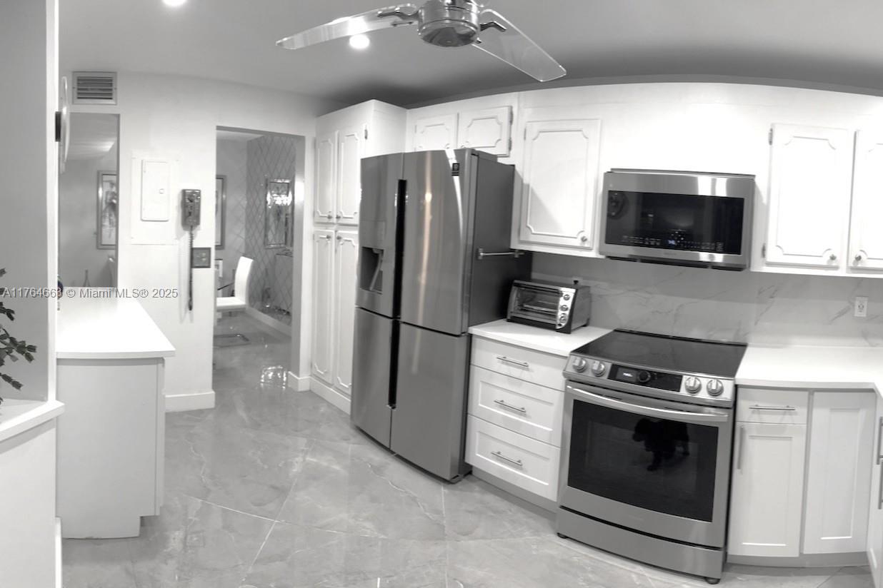 3836 Via Poinciana #604, Lake Worth, Florida image 14