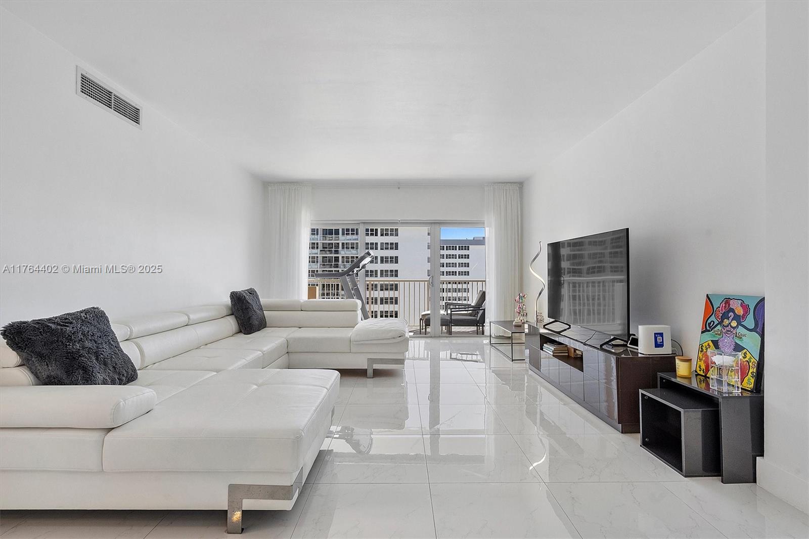 Condo for Sale in Hallandale Beach, FL