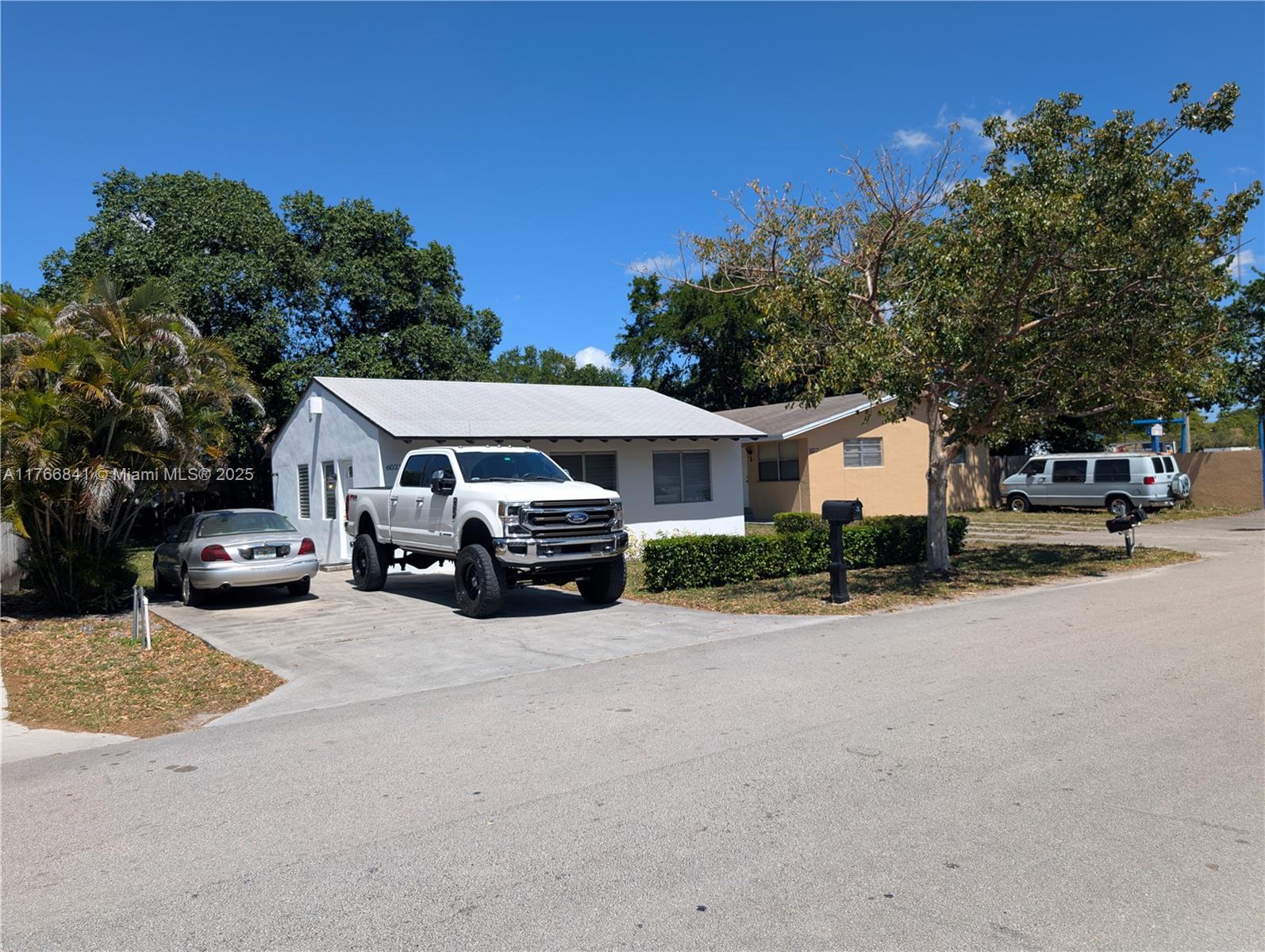 6021 SW 38th St  For Sale A11766841, FL