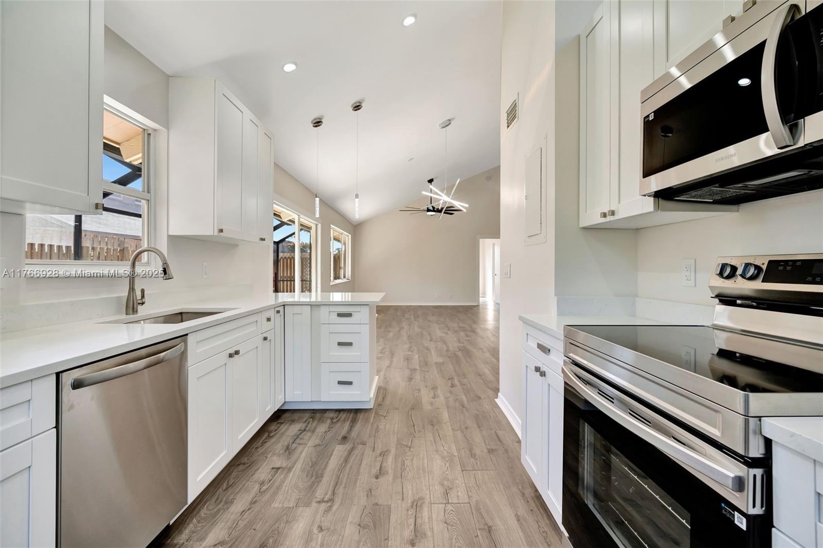 141 Maplecrest Cir, Jupiter, Florida image 6