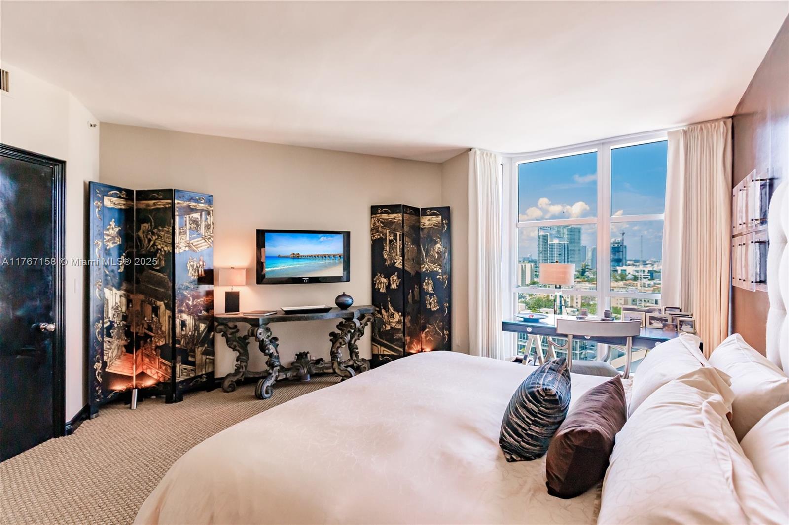 300 S Pointe Dr #1604, Miami Beach FL 33139
