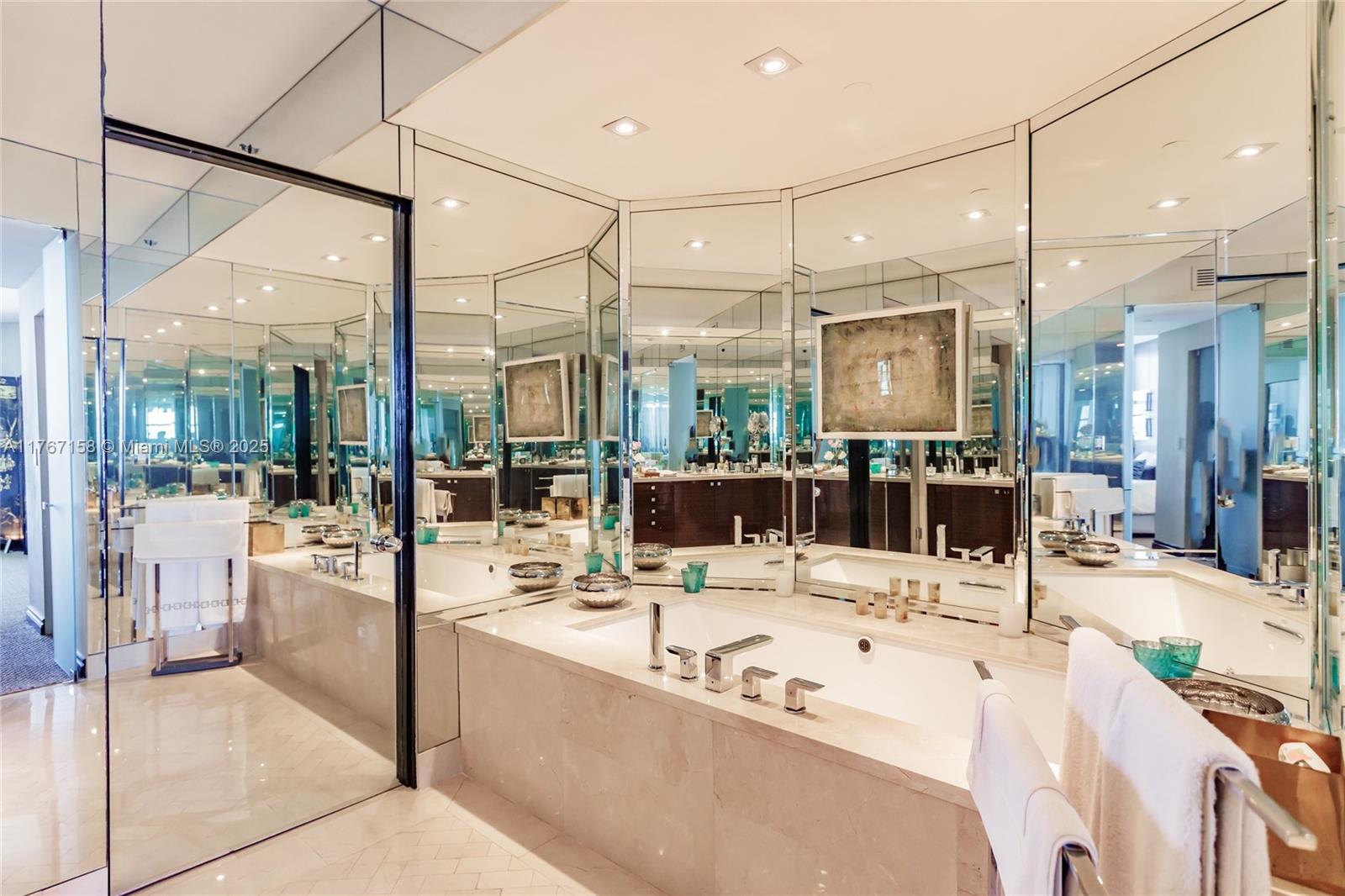 300 S Pointe Dr #1604, Miami Beach FL 33139
