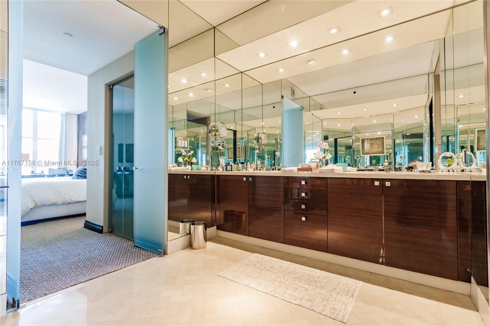 300 S Pointe Dr #1604, Miami Beach FL 33139
