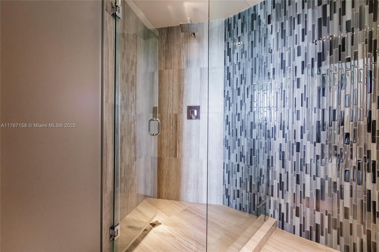 300 S Pointe Dr #1604, Miami Beach FL 33139