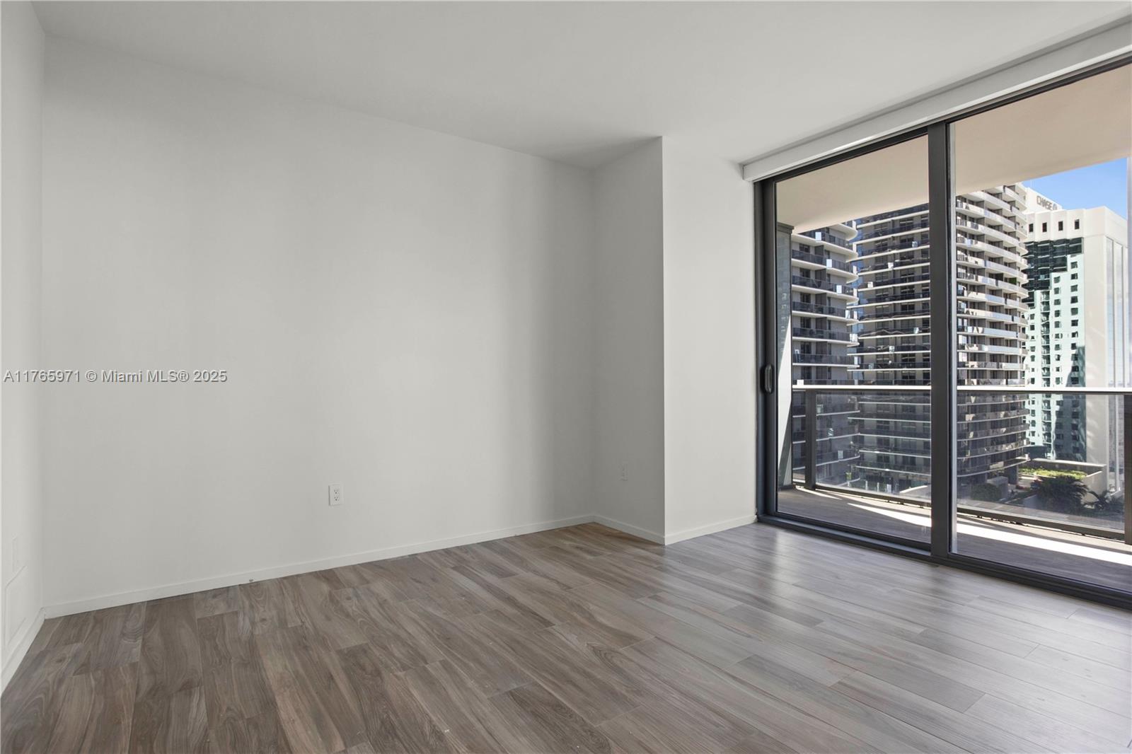 Listing Photo 12