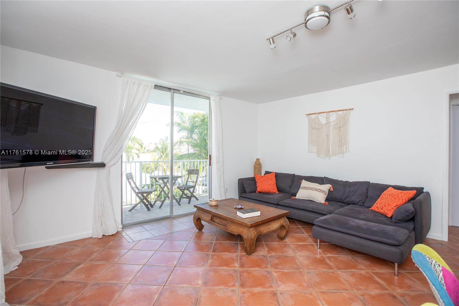 Listing Photo 9