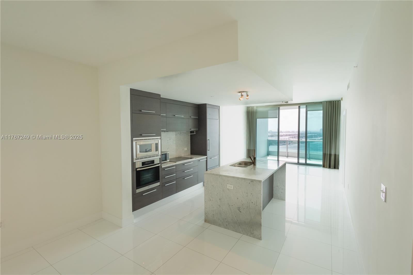 900 Biscayne Blvd #3503, Miami FL 33132