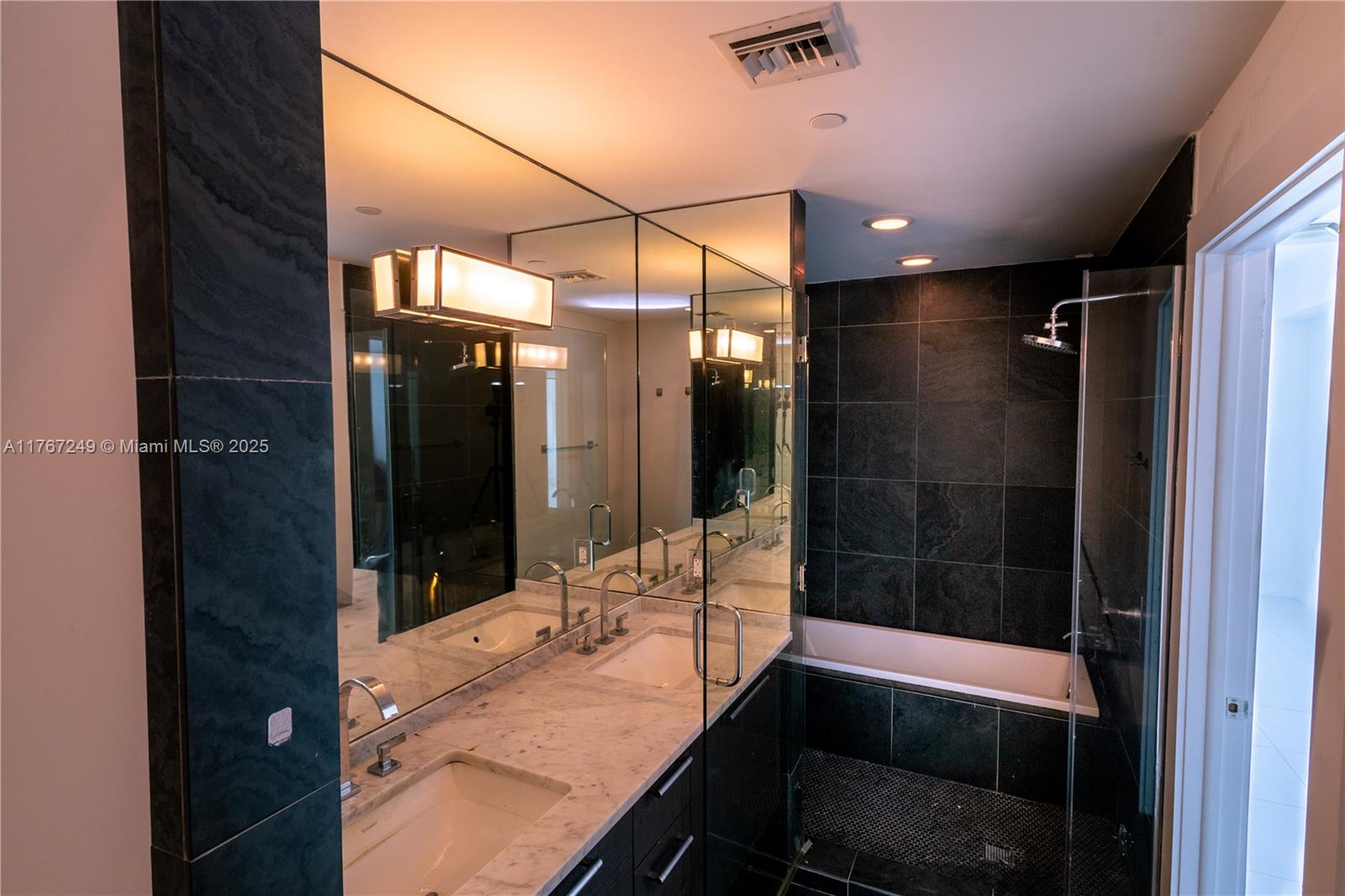 900 Biscayne Blvd #3503, Miami FL 33132