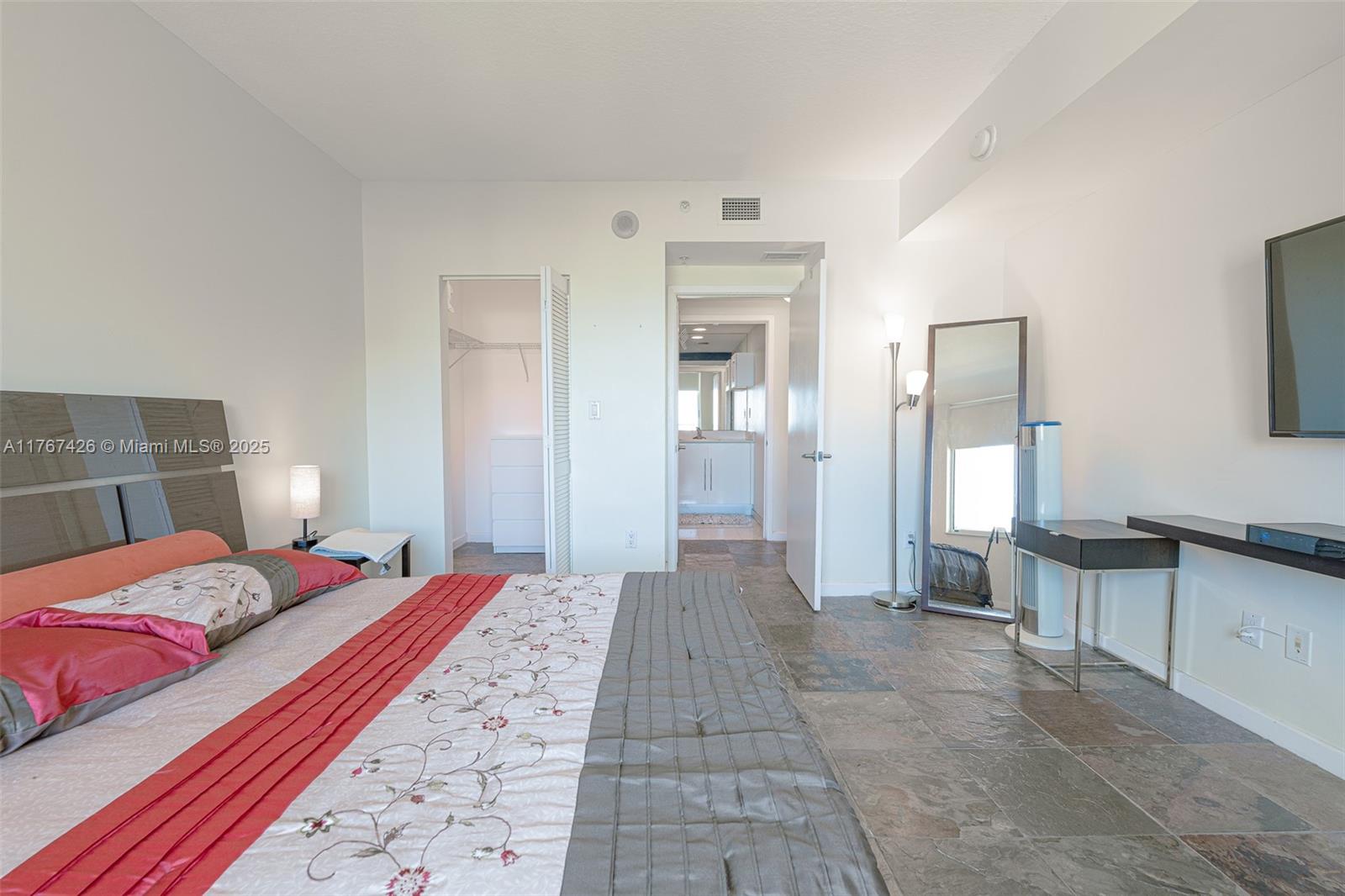 325 S Biscayne Blvd #3624, Miami FL 33131