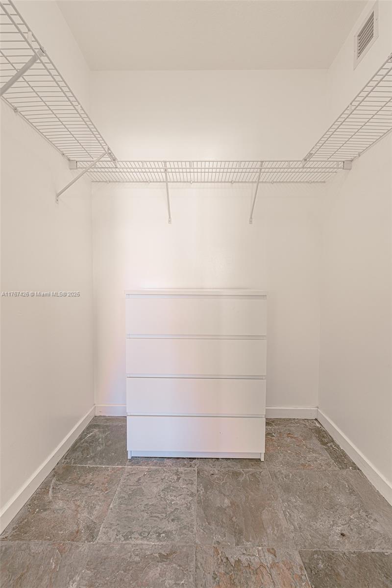 325 S Biscayne Blvd #3624, Miami FL 33131
