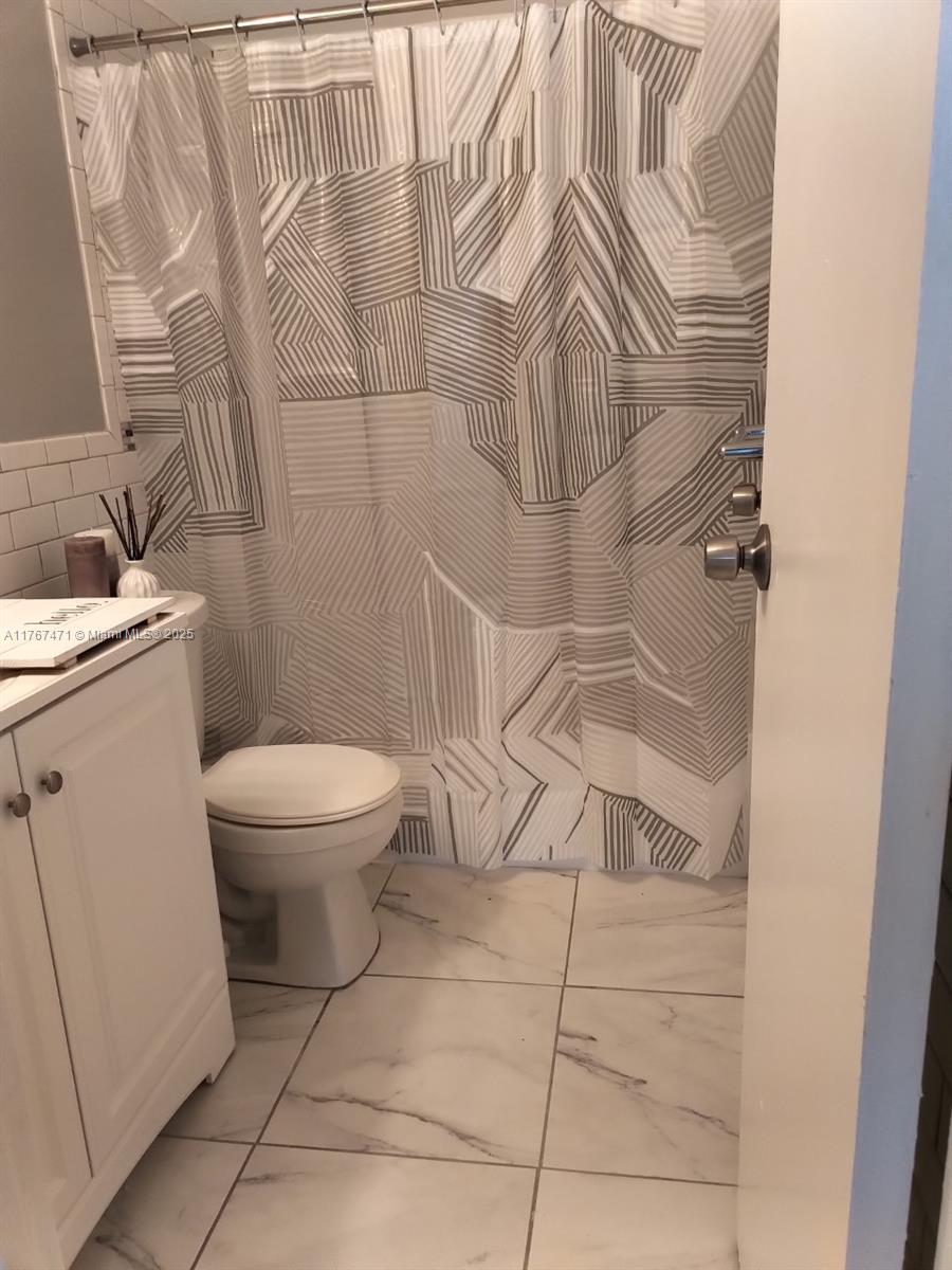 16465 NE 22nd Ave #114, North Miami Beach, Florida image 15