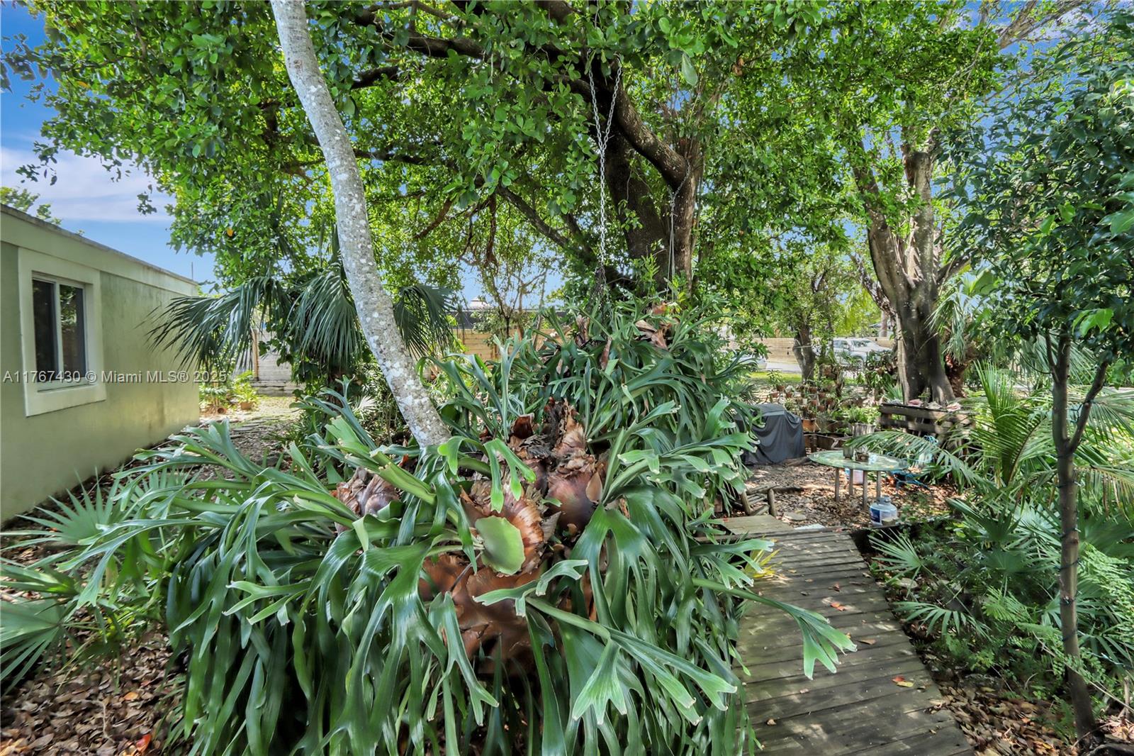 Listing Photo 16