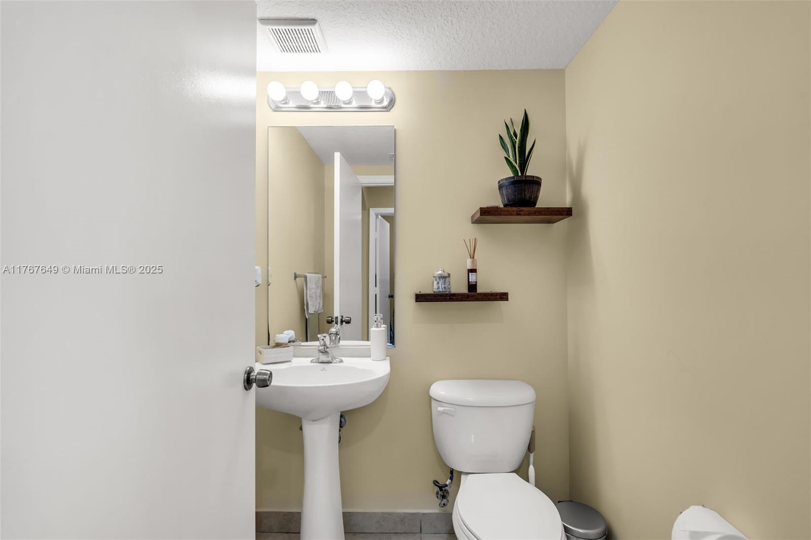 983 SW 143rd Ave #1403, Pembroke Pines, Florida image 15