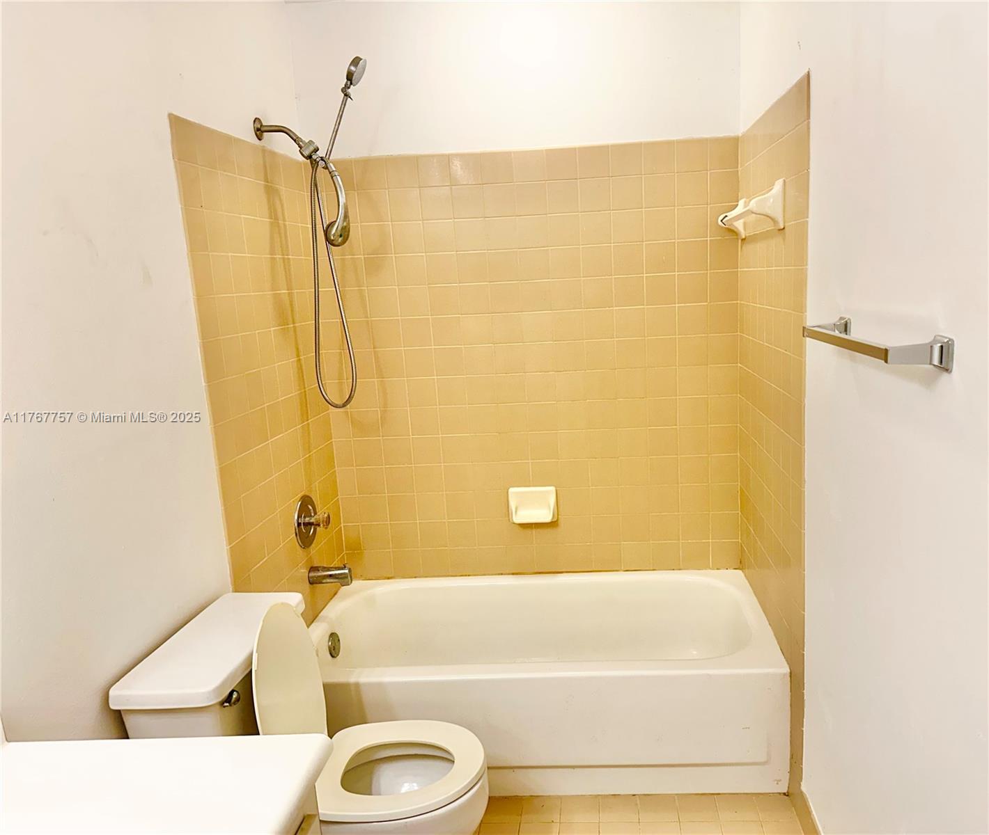 Listing Photo 12
